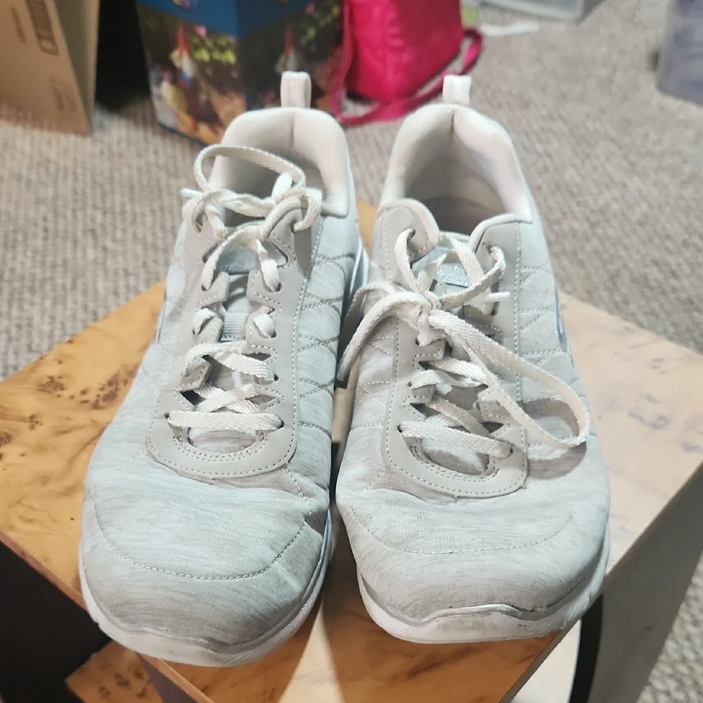 Skechers Women's Light Gray Sneakers